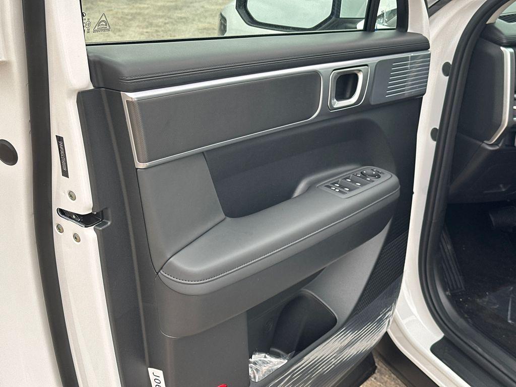 New 2026 White HYUNDAI SEL FWD image 11