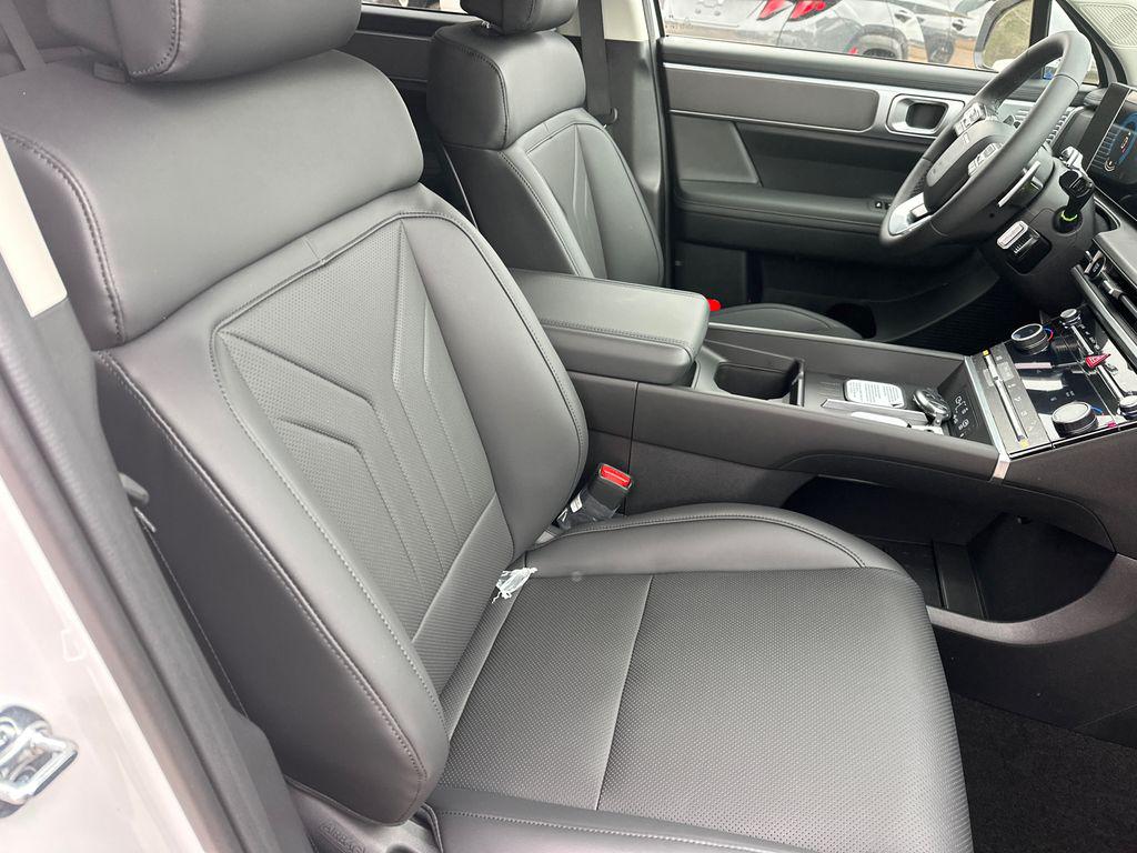 New 2026 White HYUNDAI SEL FWD image 14