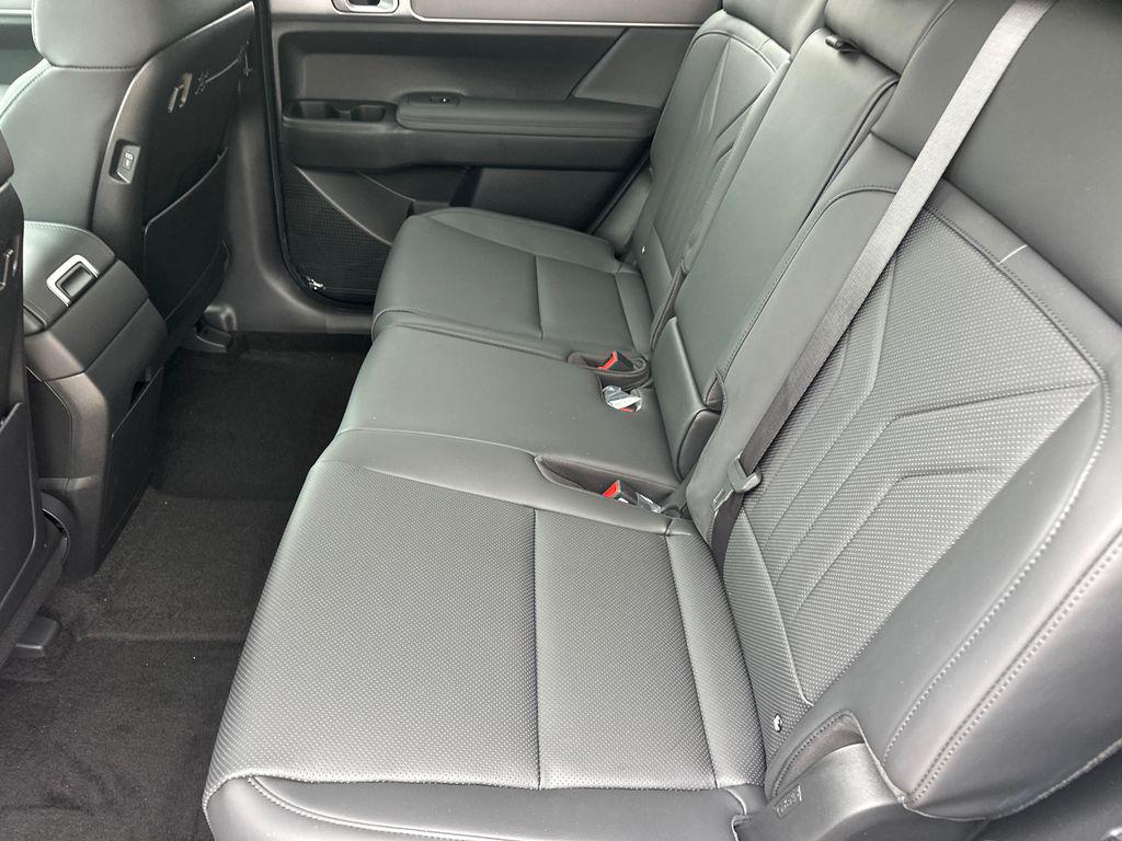 New 2026 White HYUNDAI SEL FWD image 21