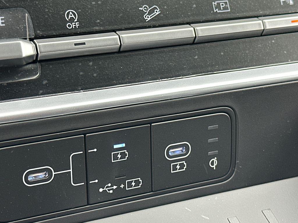 New 2026 White HYUNDAI SEL FWD image 32