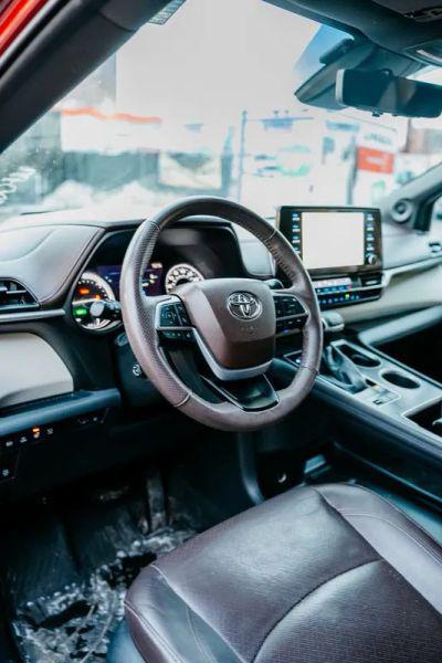 2022 Toyota Sienna Platinum