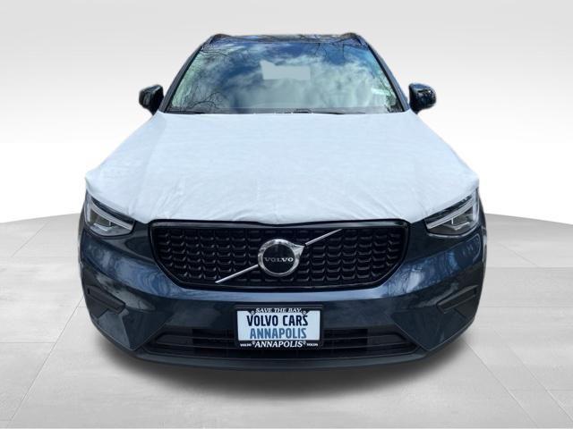 2026 Volvo XC40 Core, B5 AWD Gas (mild hybrid), Dark