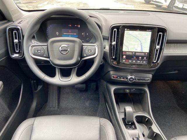 2026 Volvo XC40 Core, B5 AWD Gas (mild hybrid), Dark