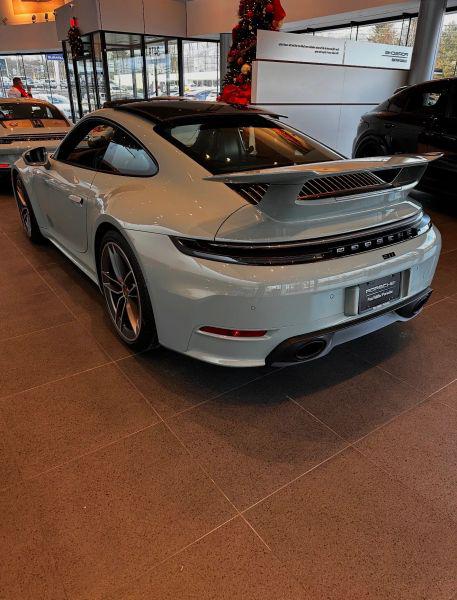 2025 Porsche 911 Carrera