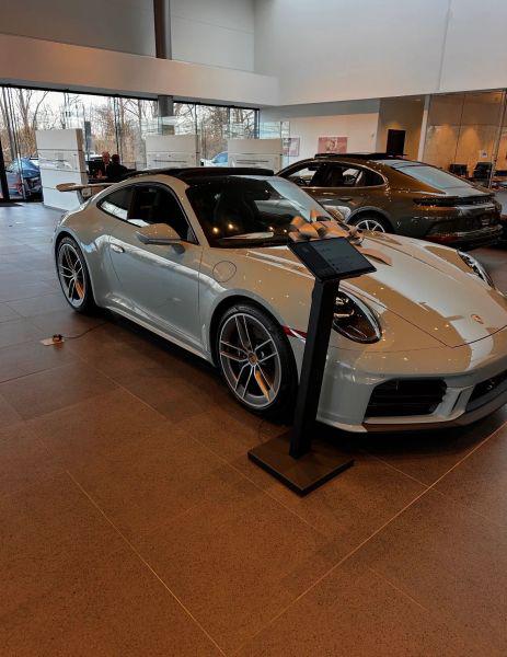 2025 Porsche 911 Carrera