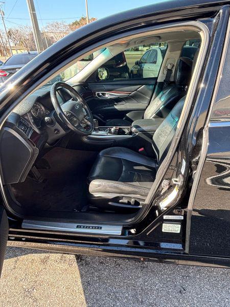 2015 INFINITI Q70 3.7