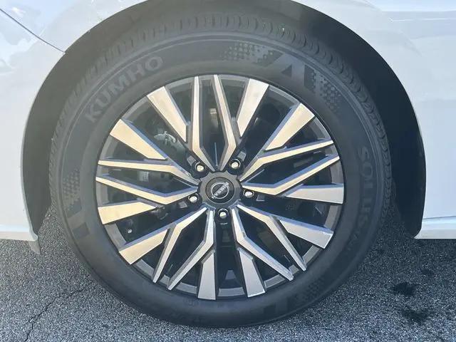 2025 Nissan Altima SV FWD