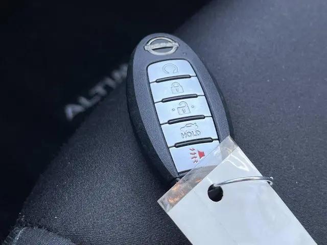 2025 Nissan Altima SV FWD