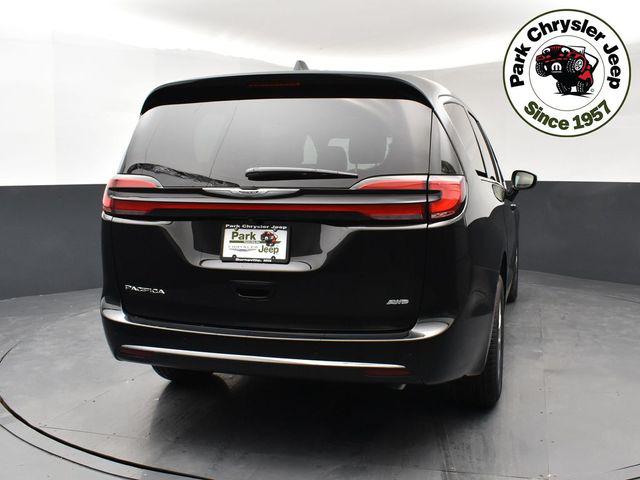 2026 Chrysler Pacifica Select AWD