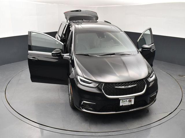 2026 Chrysler Pacifica Select AWD