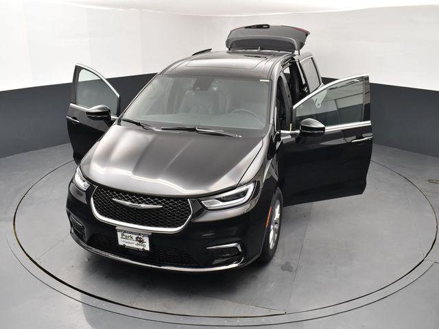 2026 Chrysler Pacifica Select AWD