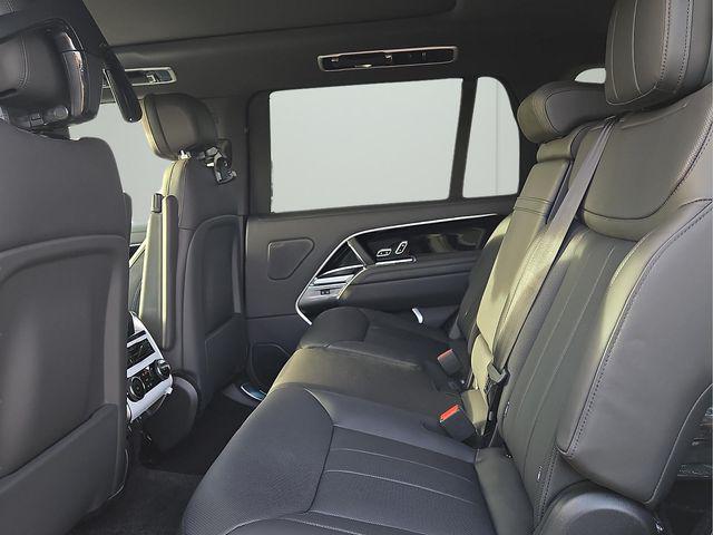 2026 Land Rover Range Rover P400 SE 7 Seat
