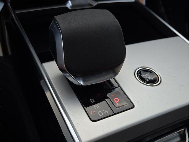 2026 Land Rover Range Rover P400 SE 7 Seat