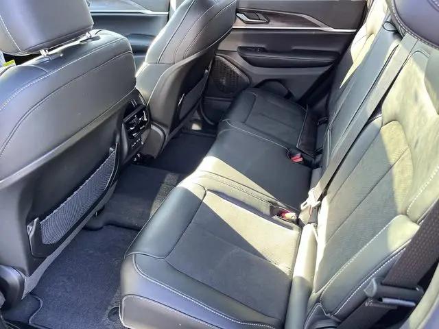 2026 Jeep Grand Cherokee Altitude 4x4