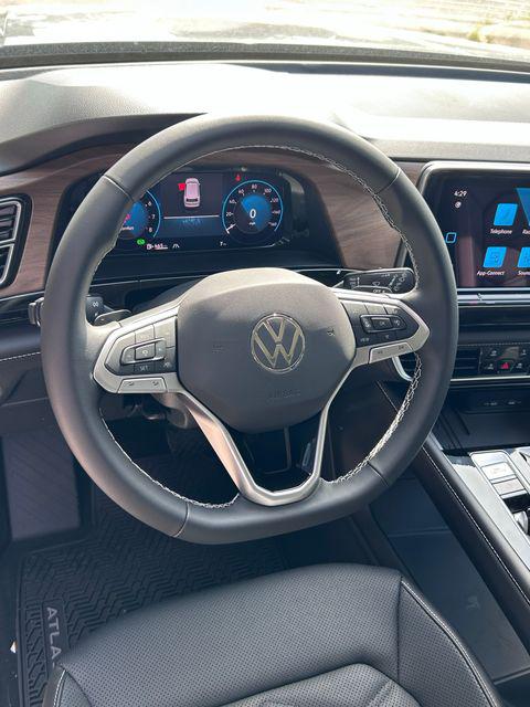 2026 Volkswagen Atlas SE with Technology