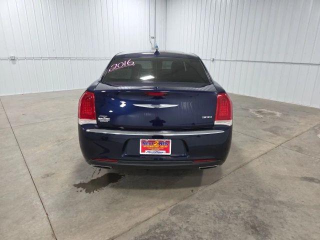 2016 Chrysler 300 Limited