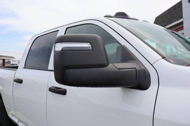 2026 RAM Ram 3500 RAM 3500 TRADESMAN CREW CAB 4X4 64 BOX