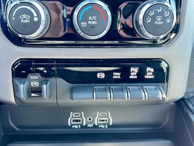 2026 Ram 2500 Big Horn Crew Cab 4x4 64 Box