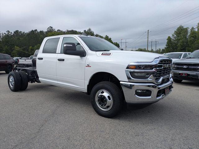 2026 RAM Ram 3500 Chassis Cab RAM 3500 TRADESMAN CREW CAB CHASSIS 4X4 60 CA 2026 RAM Ram 3500 Chassis Cab RAM 3500 TRADESMAN CREW CAB CHASSIS 4X4 60 CA