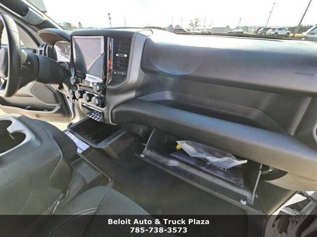 2025 Ram 1500 Tradesman Crew Cab 4x4 5'7" Box