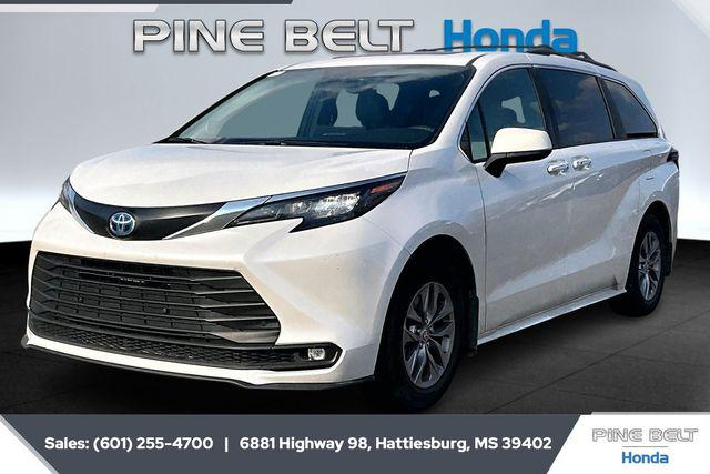 2025 Toyota Sienna XLE