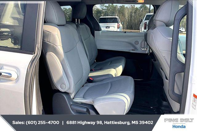 2025 Toyota Sienna XLE