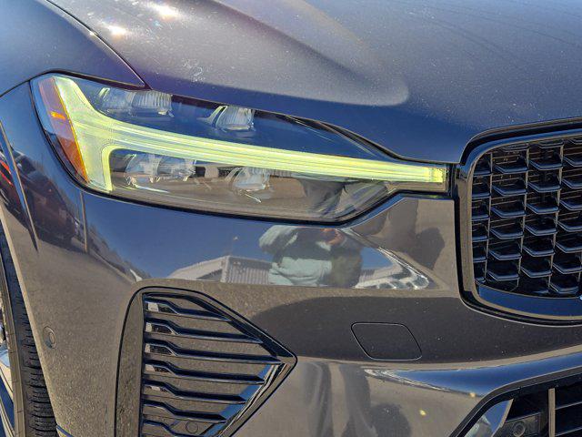 2023 Volvo XC60 B5 Plus Dark Theme