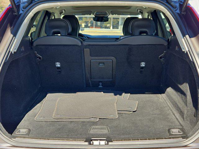 2023 Volvo XC60 B5 Plus Dark Theme