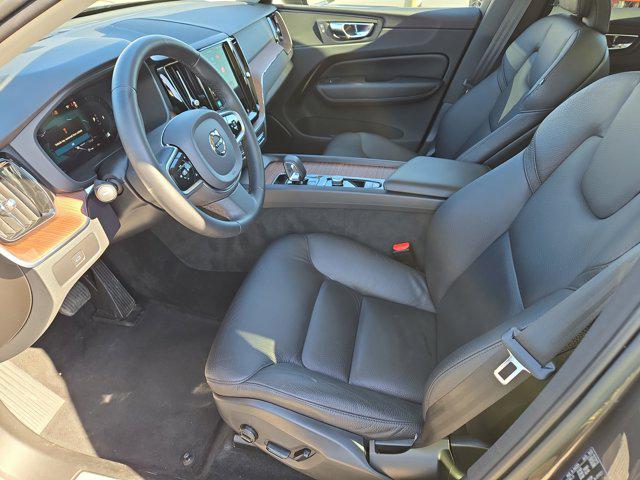 2023 Volvo XC60 B5 Plus Dark Theme