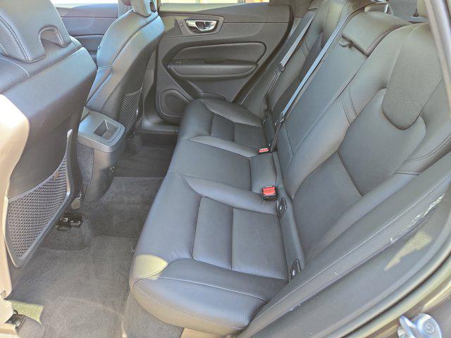2023 Volvo XC60 B5 Plus Dark Theme