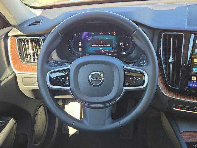 2023 Volvo XC60 B5 Plus Dark Theme