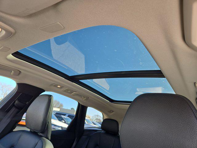 2023 Volvo XC60 B5 Plus Dark Theme