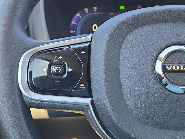 2023 Volvo XC60 B5 Plus Dark Theme