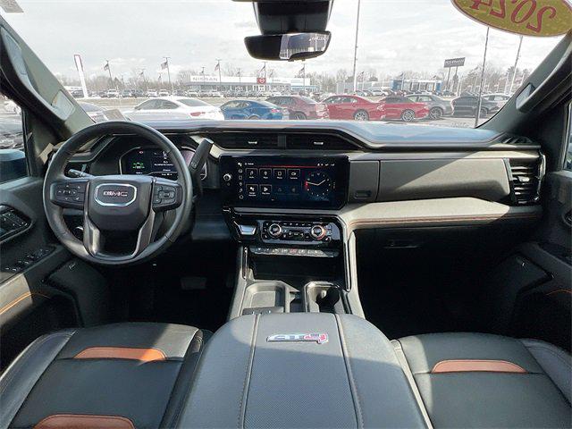 2024 GMC Sierra 2500HD 4WD Crew Cab Standard Bed AT4