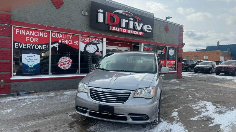 2015 Chrysler Town & Country Touring for sale in Eastpointe, MI
