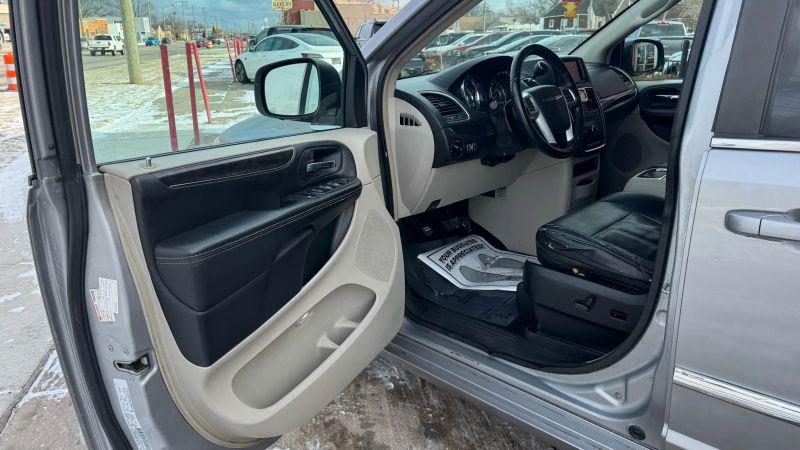 2015 Chrysler Town & Country Touring