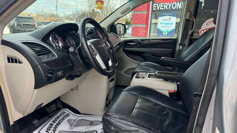 2015 Chrysler Town & Country Touring