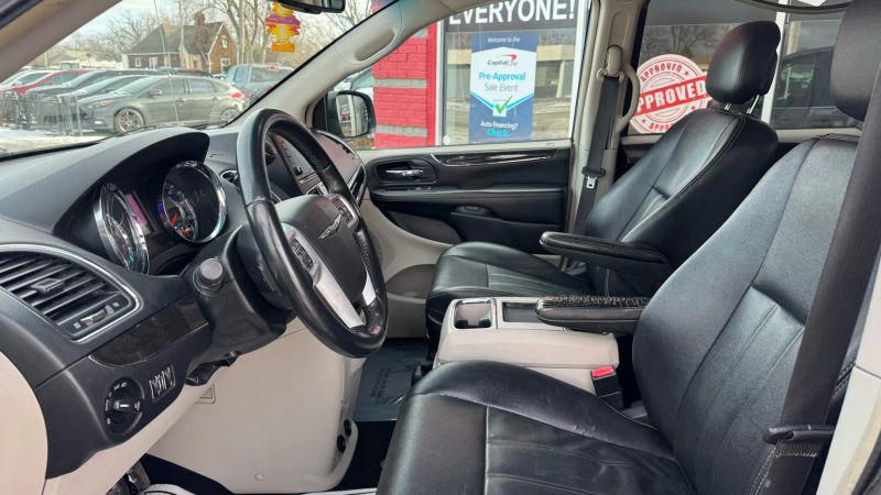 2015 Chrysler Town & Country Touring