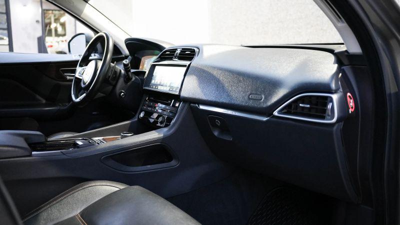 2018 Jaguar F-PACE 25t Prestige