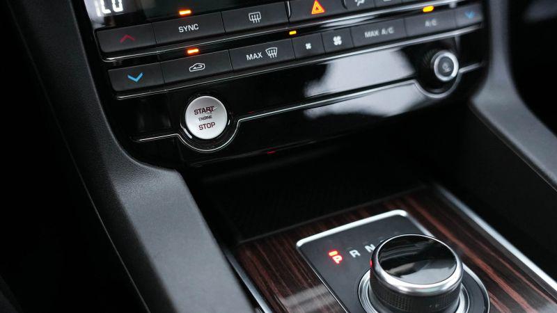 2018 Jaguar F-PACE 25t Prestige