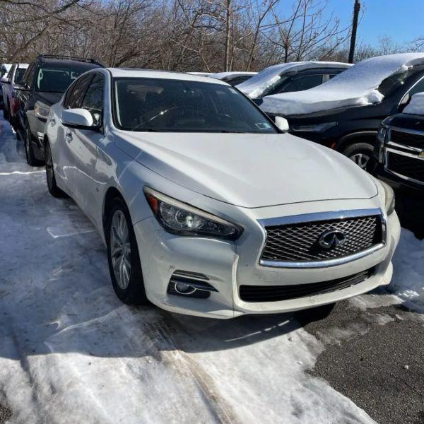 2015 INFINITI Q50 Premium