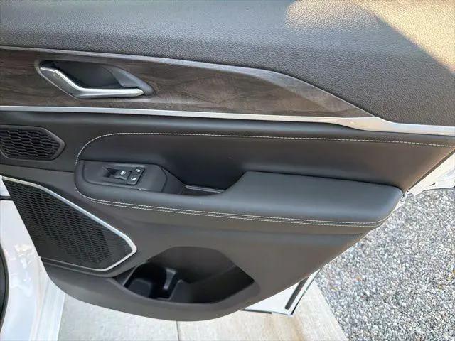 2026 Jeep Grand Cherokee Limited Reserve