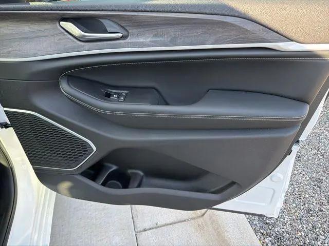 2026 Jeep Grand Cherokee Limited Reserve