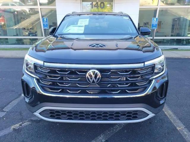 2026 Volkswagen Atlas Cross Sport SE with Technology