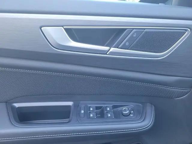 2026 Volkswagen Atlas Cross Sport SE with Technology