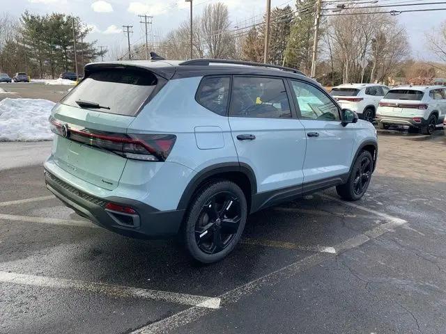 2026 Volkswagen Taos SE Black