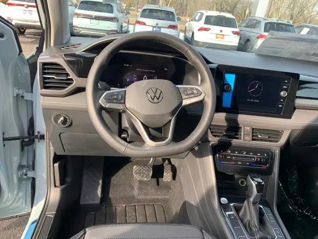 2026 Volkswagen Taos SE Black
