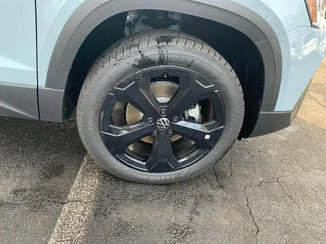 2026 Volkswagen Taos SE Black