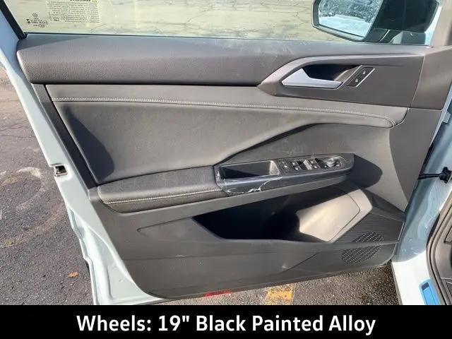 2026 Volkswagen Taos SE Black