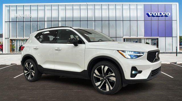 2026 Volvo XC40 Plus, B5 AWD Gas (mild hybrid), Dark for sale in Barrington, IL